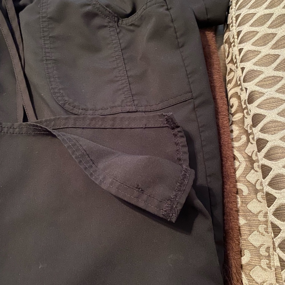 Miscellaneous mismatched package. 3 tops and 2 pants - Picture 8 of 9